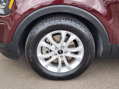 Certified 2022 Kia Telluride LX FWD image 10