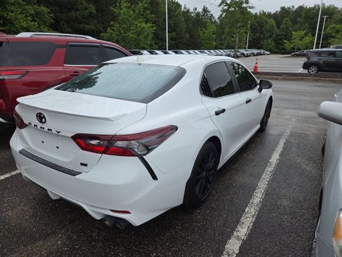 Used 2024 Toyota Camry SE w/ Convenience Package FWD image 3