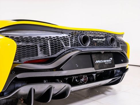 Used 2023 McLaren Artura RWD image 11