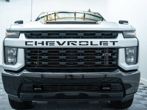 Used 2022 Chevrolet Silverado 2500 Custom w/ Custom Value Package AWD/4WD image 2