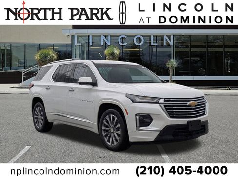 Used 2023 Chevrolet Traverse Premier FWD image 1