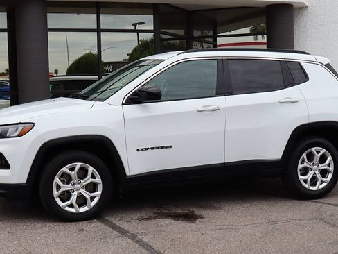 Used 2024 Jeep Compass Latitude AWD/4WD image 7