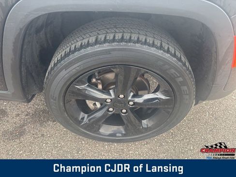 Used 2022 Jeep Grand Cherokee Altitude AWD/4WD image 36