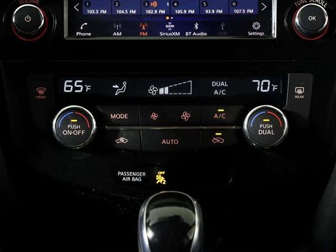 Used 2020 Nissan Rogue SV w/ Premium Package FWD image 23