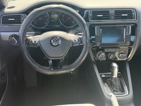 Used 2016 Volkswagen Jetta Sport FWD image 12