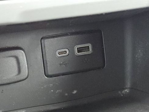 Used 2023 GMC Acadia SLE w/ Driver Convenience Package image 6