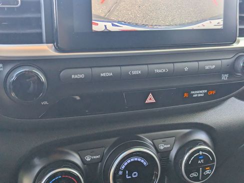 Used 2025 Hyundai Venue SEL image 25