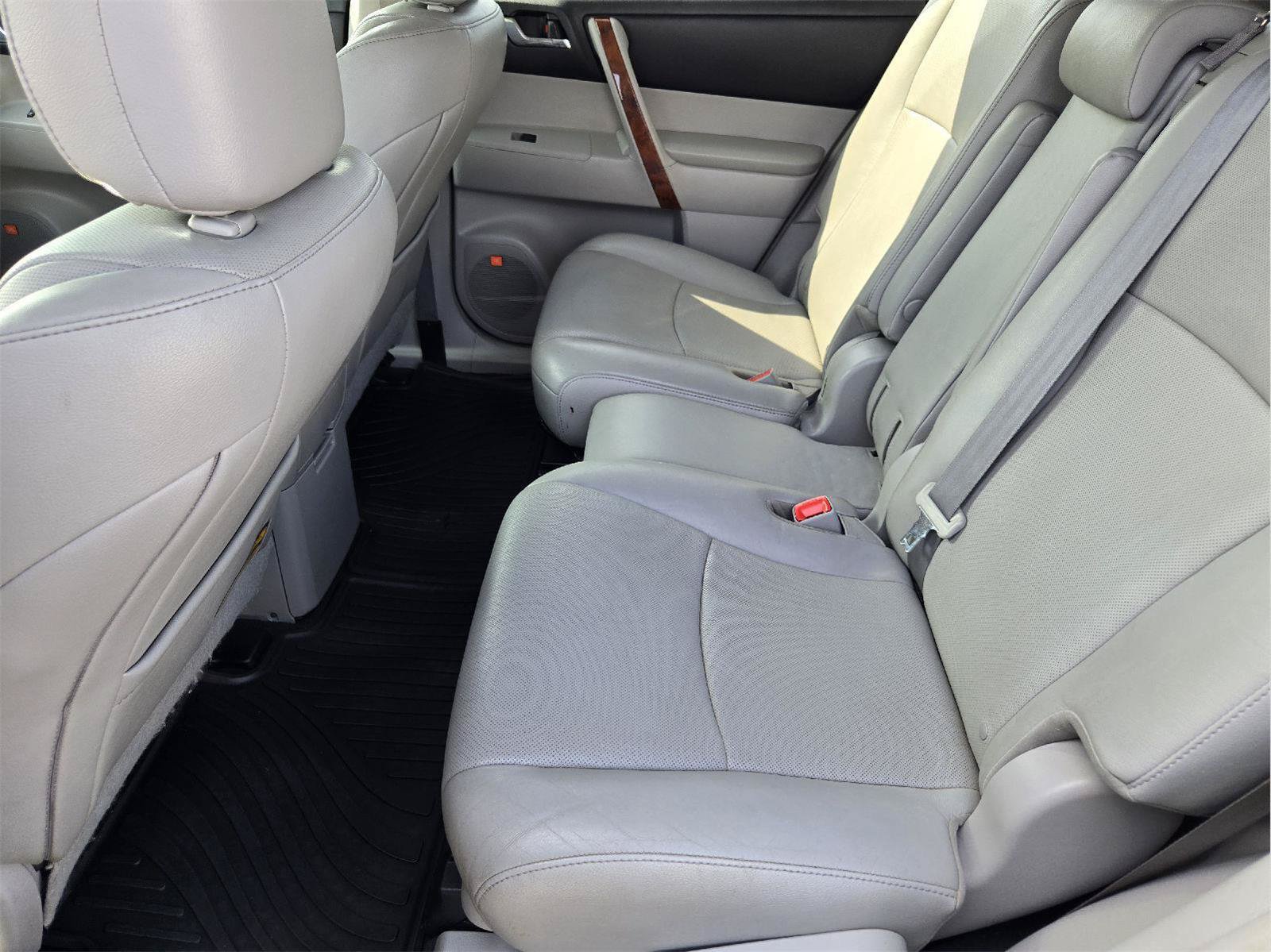 Used 2013 Toyota Highlander Limited FWD image 27