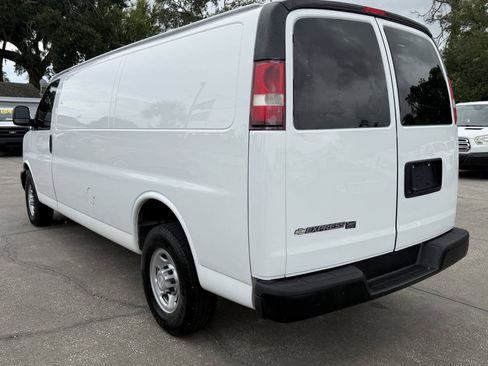 Used 2017 Chevrolet Express 2500 Extended RWD image 6