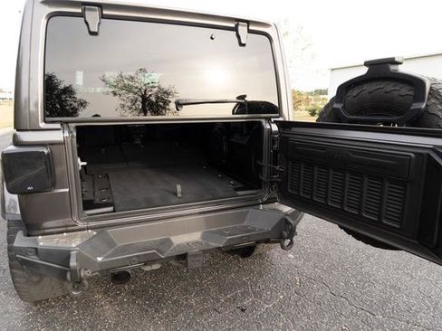 Used 2019 Jeep Wrangler Unlimited Sahara w/ Quick Order Package 24M Moab image 33