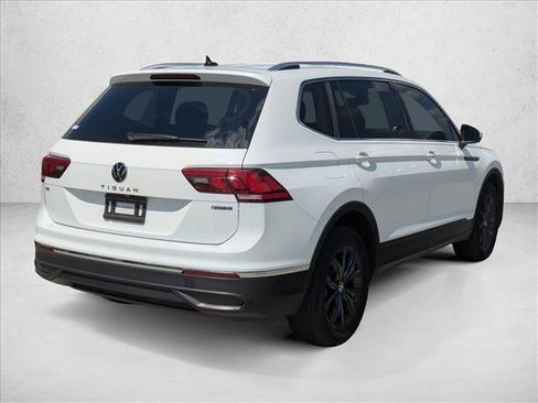 Used 2024 Volkswagen Tiguan SE AWD/4WD image 5