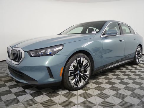 Certified 2025 BMW 530i image 8