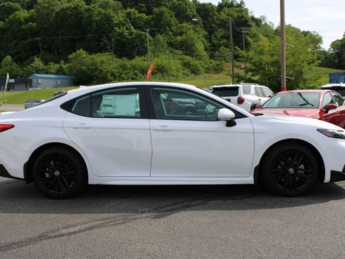 New 2026 Toyota Camry SE FWD image 6