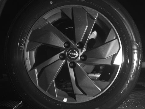 Used 2025 Nissan Rogue SV image 14