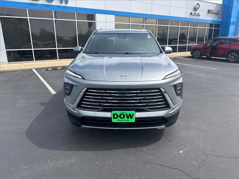 Used 2025 Buick Enclave Preferred image 3