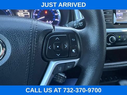 Used 2019 Toyota Highlander LE AWD/4WD image 15
