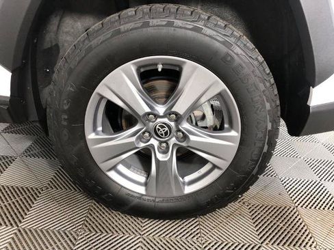 Used 2022 Toyota RAV4 LE AWD/4WD image 20