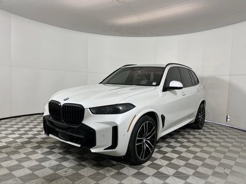 Used 2024 BMW X5 xDrive40i w/ M Sport Package image 3