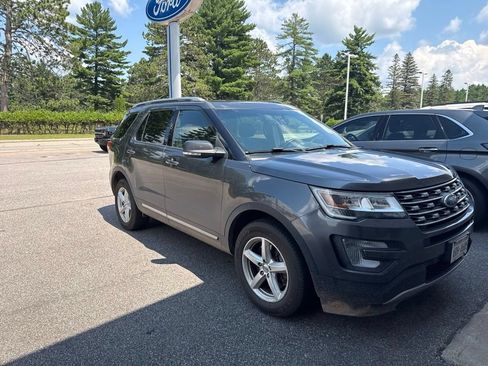 Used 2017 Ford Explorer XLT w/ Equipment Group 202A AWD/4WD image 3