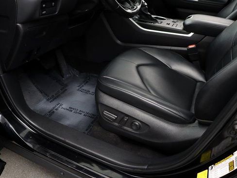 Used 2023 Toyota Highlander XLE image 23