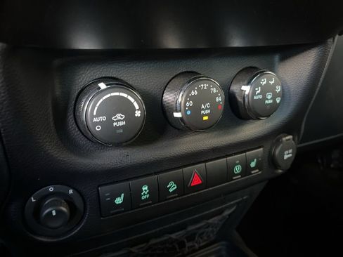 Used 2016 Jeep Wrangler Unlimited Rubicon w/ Connectivity Group AWD/4WD image 34