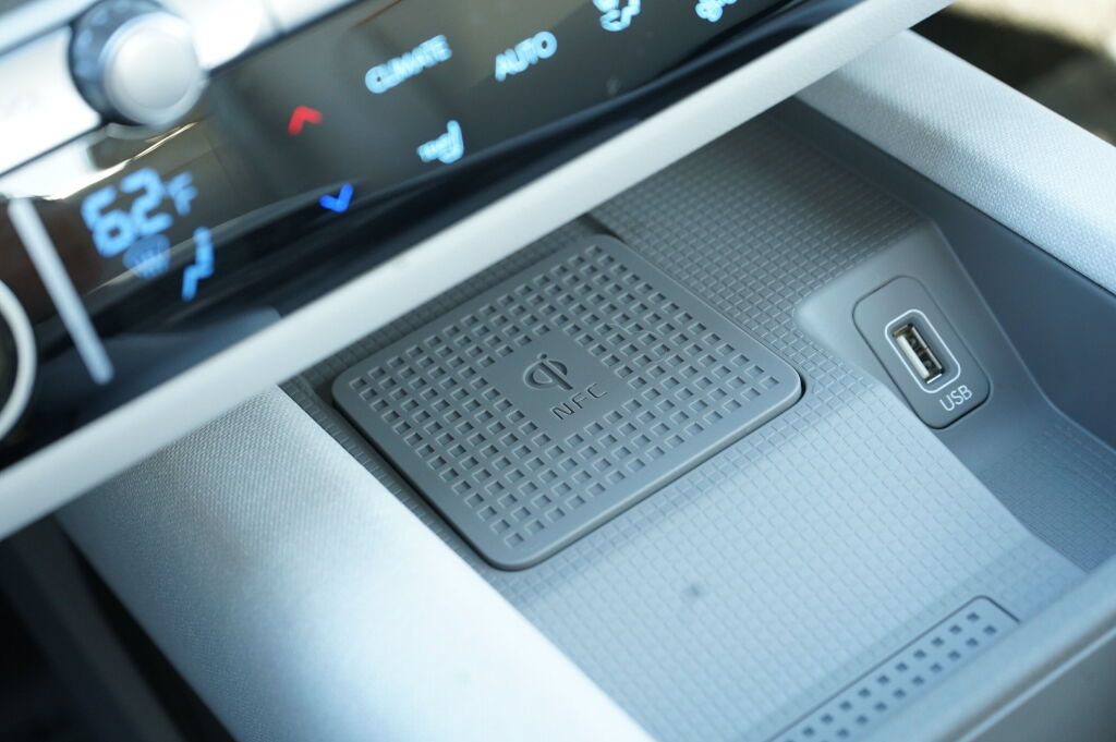 Certified 2025 Hyundai Ioniq 6 SEL RWD image 24