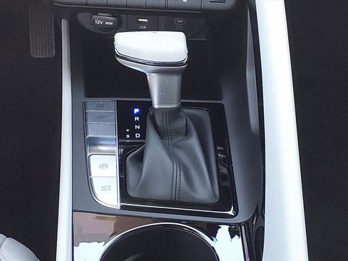 New 2025 Hyundai Elantra Limited image 10