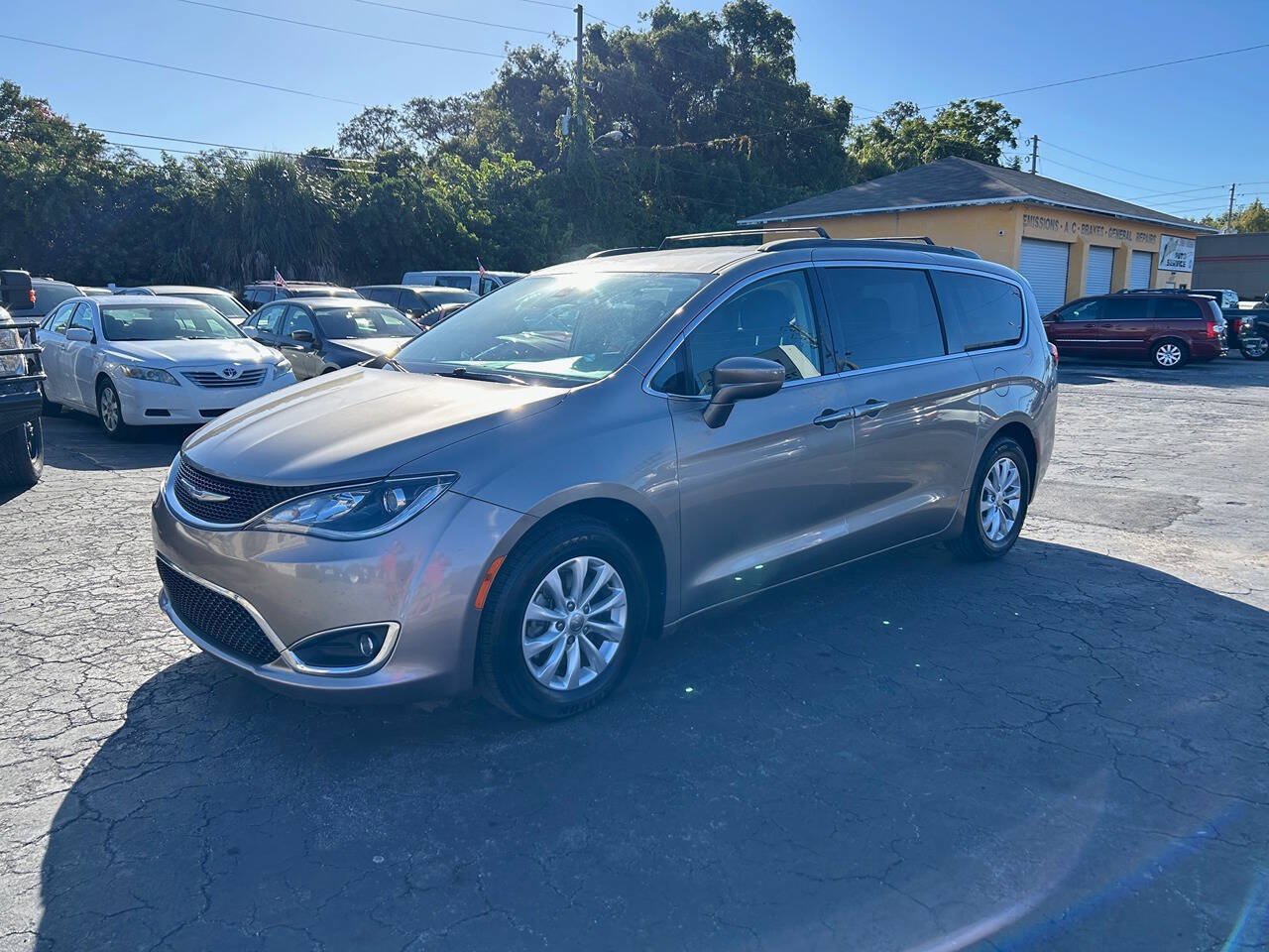 Used 2018 Chrysler Pacifica Touring Plus FWD image 7