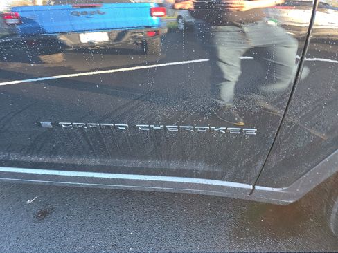 New 2025 Jeep Grand Cherokee Altitude image 24