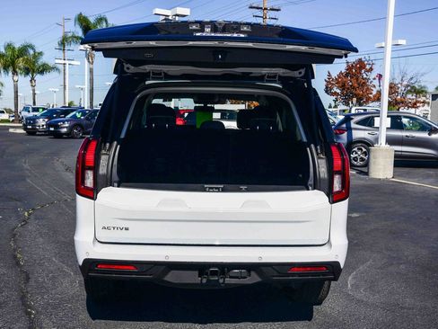 Used 2025 Ford Expedition Active AWD/4WD image 24