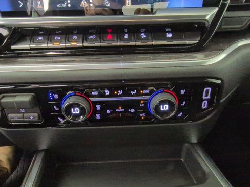 New 2026 Chevrolet Silverado 1500 LTZ w/ LTZ Premium Package AWD/4WD image 14