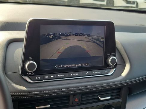 Certified 2025 Nissan Rogue SV FWD image 31