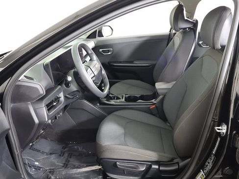 Used 2025 Kia K4 FWD image 27