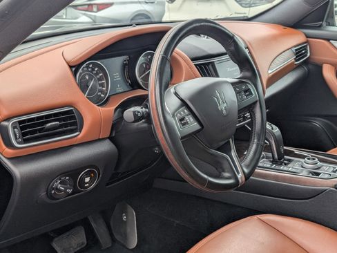 Used 2022 Maserati Levante Modena image 12