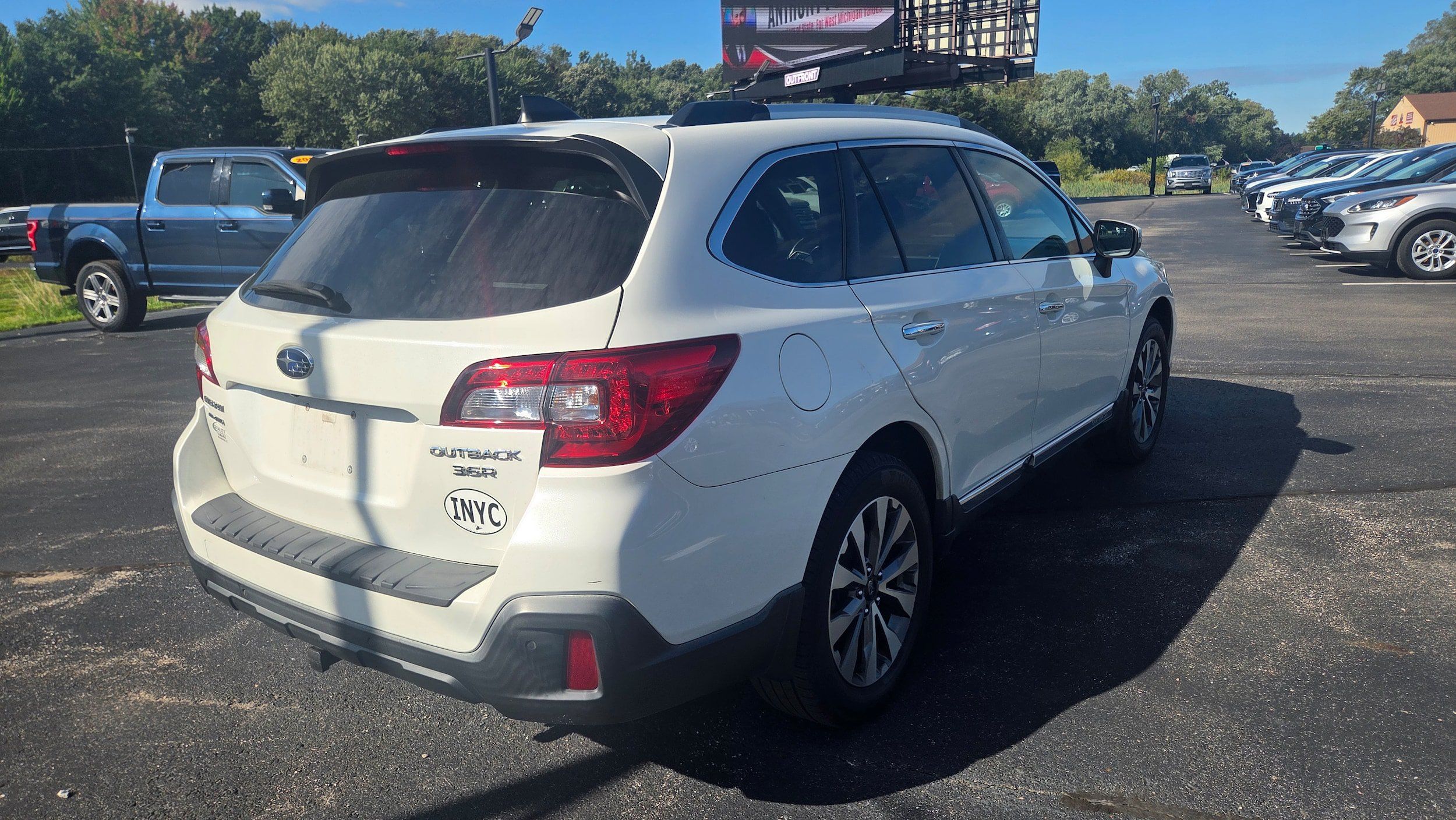 Used 2019 Subaru Outback 3.6R Touring AWD/4WD image 7