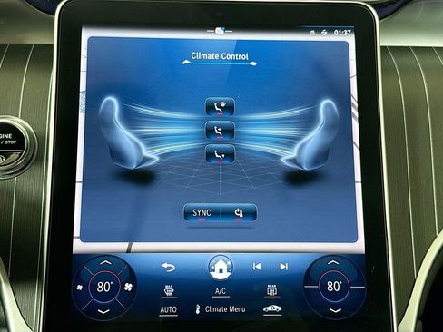 Used 2024 Mercedes-Benz GLC 300 4MATIC image 16