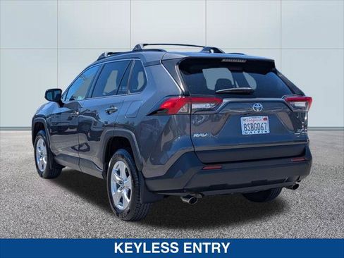 Used 2020 Toyota RAV4 XLE w/ Convenience Package FWD image 3