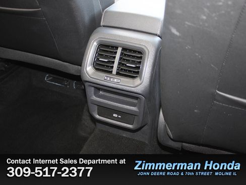 Used 2023 Volkswagen Taos SE w/ Panoramic Sunroof Package AWD/4WD image 9