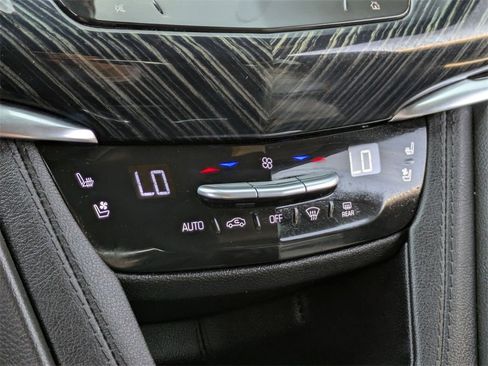 Used 2024 Cadillac XT6 Premium Luxury image 17