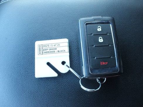 Used 2025 Jeep Grand Cherokee Laredo X AWD/4WD image 29