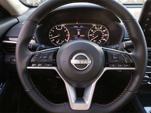 Certified 2025 Nissan Altima 2.5 SR w/ SR Premium Package image 11