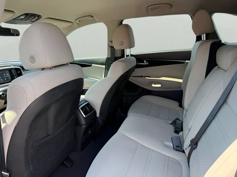Used 2019 Kia Sorento AWD image 9