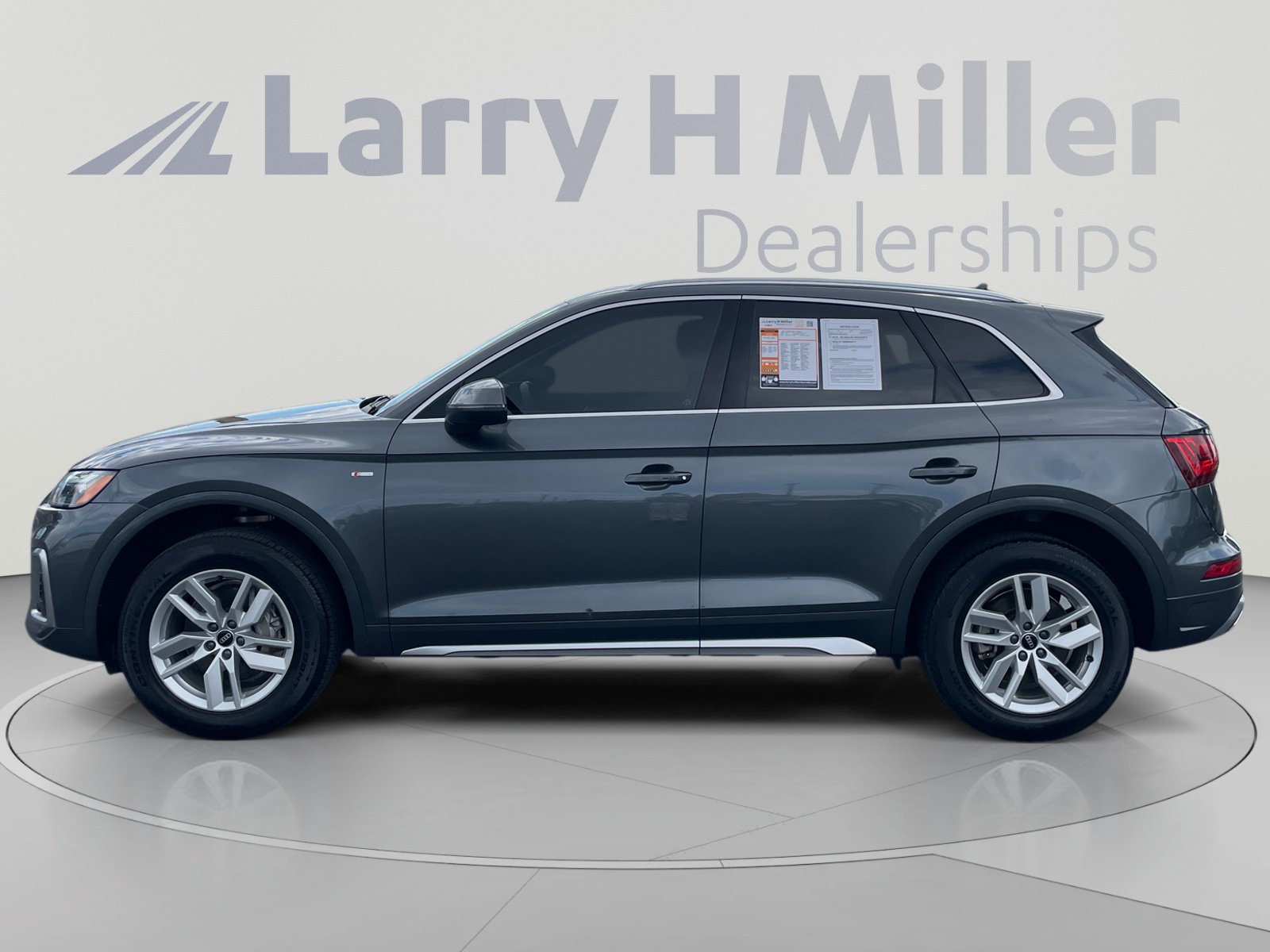 Used 2023 Audi Q5 2.0T Premium w/ Convenience Package AWD/4WD image 2