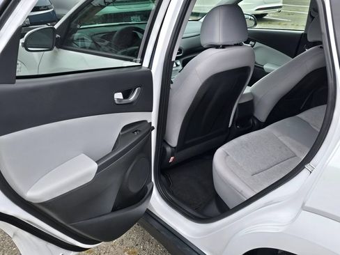 Used 2023 Hyundai Kona SE FWD image 13