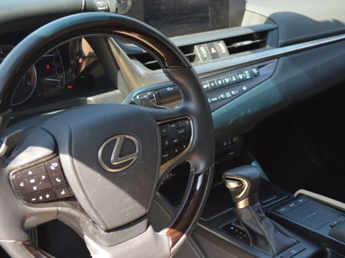 Used 2019 Lexus ES 350 w/ Premium Package FWD image 24