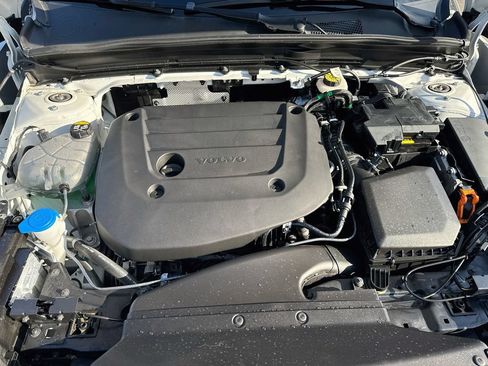 Used 2025 Volvo XC40 B5 Plus AWD/4WD image 37