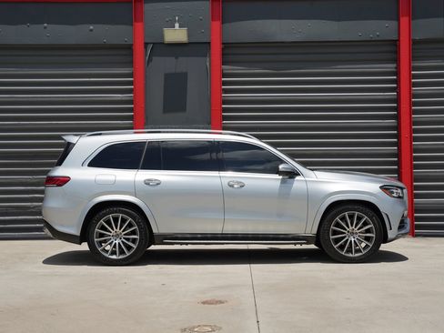 Used 2023 Mercedes-Benz GLS 580 4MATIC image 4
