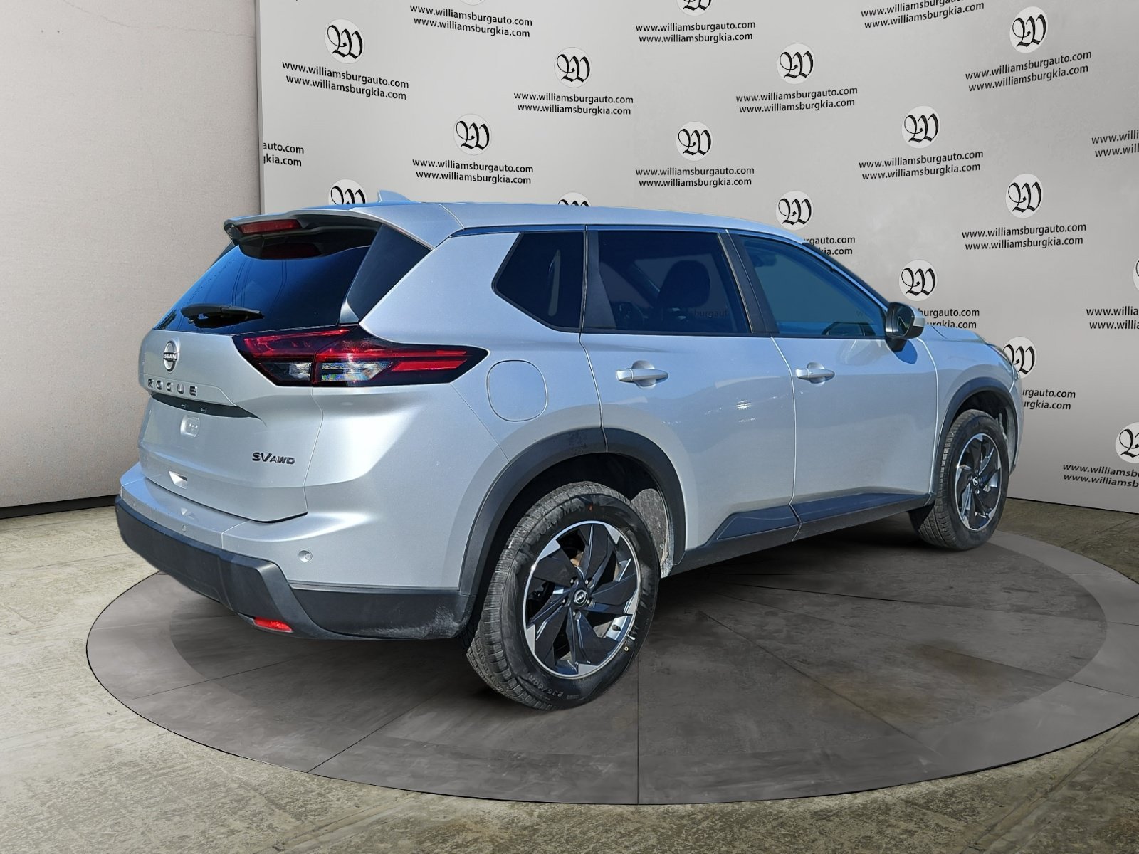 Used 2024 Nissan Rogue SV AWD/4WD image 5
