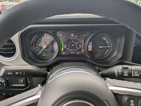 Used 2025 Jeep Wrangler Unlimited Sahara w/ Safety Group AWD/4WD image 15