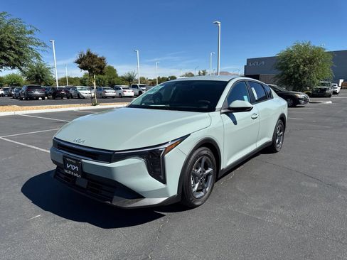 Used 2026 Kia K4 FWD image 3
